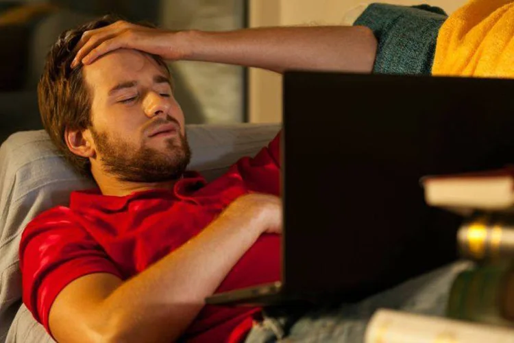 
	Home office: n&atilde;o cuidar da postura corporal pode tirar a concentra&ccedil;&atilde;o e prejudicar a sua sa&uacute;de a longo prazo
 (Thinkstock/KatarzynaBialasiewicz/Thinkstock)