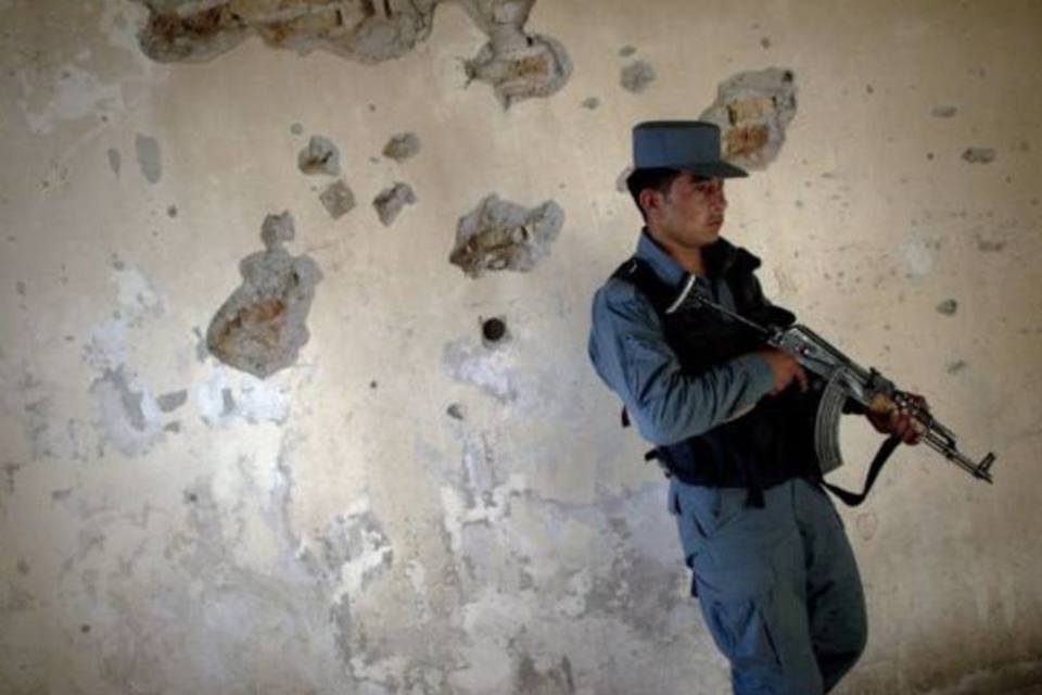 Talibãs lançam ataques simultâneos em Cabul e no resto do país