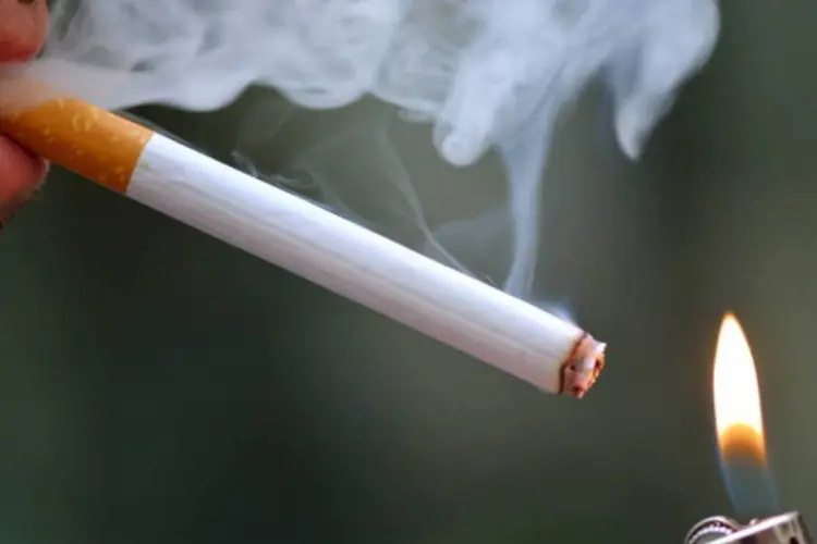 Cigarro: medida começou a ser cumprida após 11 anos de disputa judicial nos quais as empresas de tabaco vinham recorrendo (AFP/Getty Images/Getty Images)