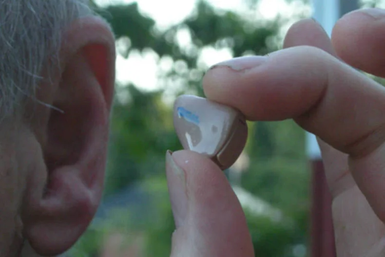 Na XI Feira Internacional de Tecnologias em Reabilitação, Inclusão e Acessibilidade serão apresentadas novidades como um aparelho que permite escutar músicas de um tocador de MP3 (Jonas Bergsten/ Wikimedia Commons)