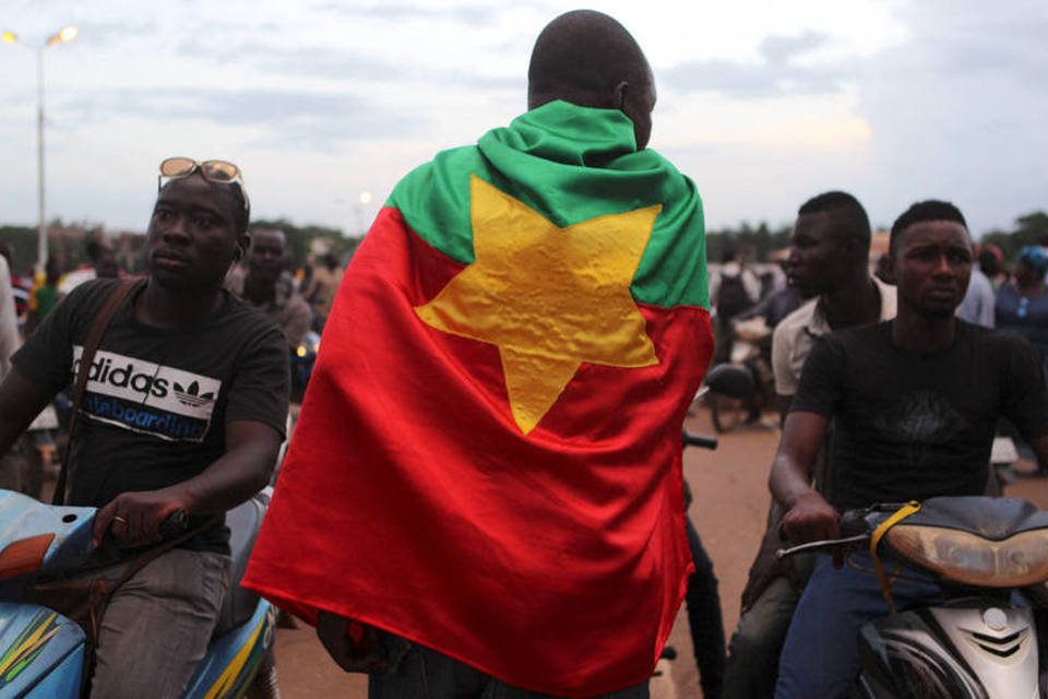 Golpistas libertarão presidente e premiê de Burkina Fasso