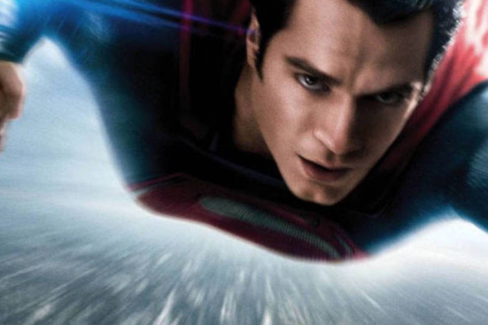 Henry Cavill procura renovar Superman em "O Homem de Aço"