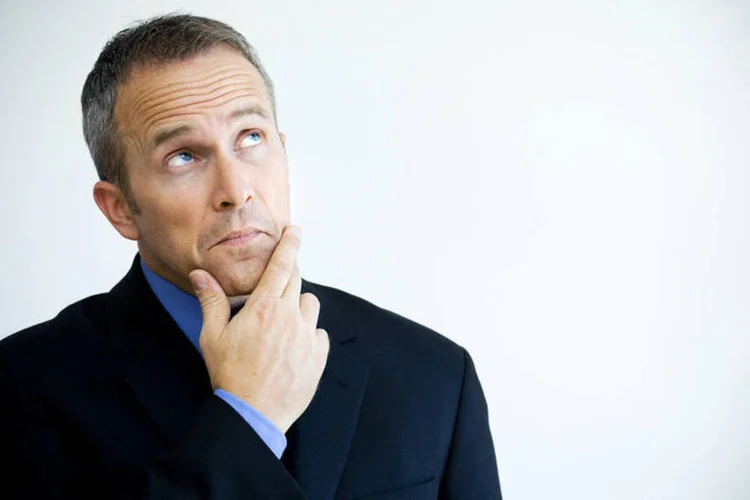 
	Homem com d&uacute;vida: especialista responde se compensa aceitar a proposta da construtora e pagar antecipadamente as parcelas do financiamento
 (swilmor/Thinkstock)