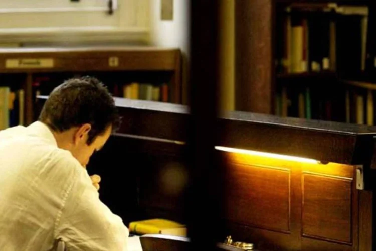 
	Homem estudando: no texto, o BC destaca que n&iacute;vel de instru&ccedil;&atilde;o formal dos participantes do&nbsp;mercado de trabalho&nbsp;evoluiu expressivamente de 2003 a 2012
 (Getty Images)