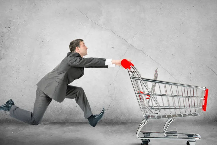 
	Supermercado: brasileiros est&atilde;o trocando produtos premium por marcas mais baratas
 (Thinkstock/cherezoff)
