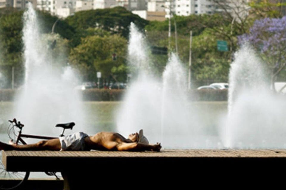 
	A cidade de S&atilde;o Paulo registrou 36,5 &deg;C na tarde desta segunda-feira (19) informou o Climatempo
 (Marcelo Camargo/ Agência Brasil)