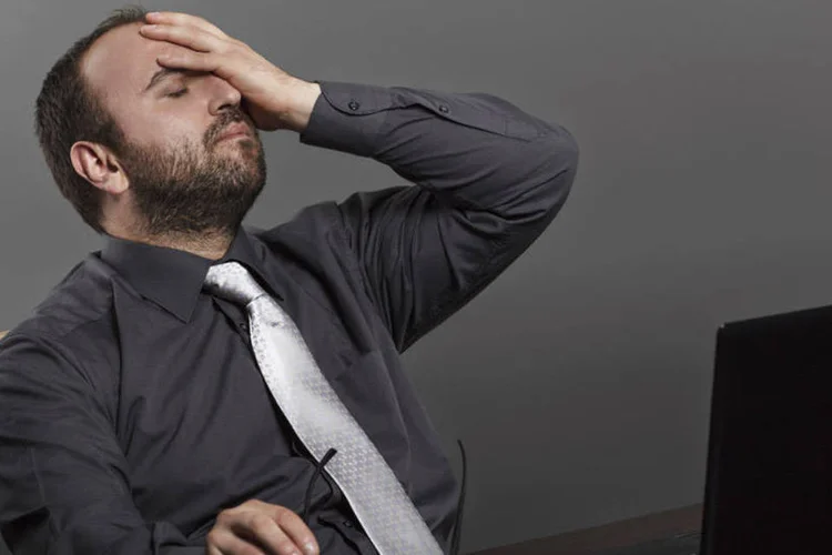 
	Executivo preocupado: o que o executivo sente na pele j&aacute; come&ccedil;a a ficar evidente nas pesquisas de sal&aacute;rios
 (Zoran Zeremski/Thinkstock)