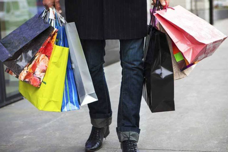 Confiança do consumidor sobe 2,1 ponto em fevereiro