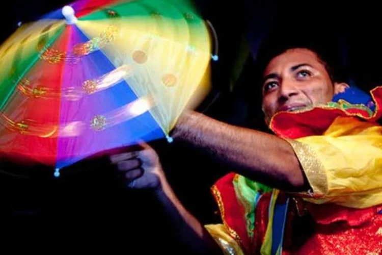 
	Frevo: o&nbsp;objetivo do t&iacute;tulo &eacute; proteger esse patrim&ocirc;nio, mantendo-o vivo e seguro, por interm&eacute;dio da educa&ccedil;&atilde;o entre as comunidades
 (Creative Commons/_caiobruno)