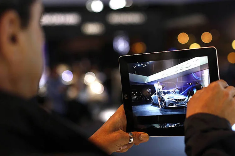 Com qual tablet eu vou? (Simon Dawson/Bloomberg)