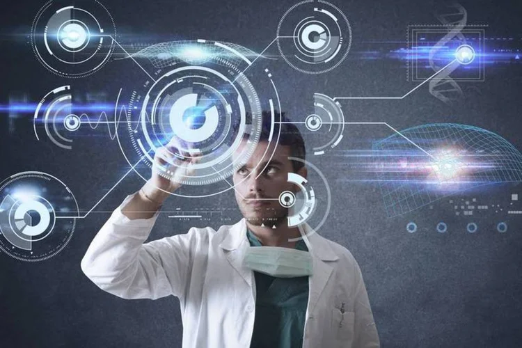 Homem toca tela futurística - tecnologia  (Thinkstock)