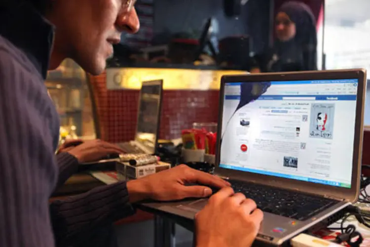 Segundo a agência Itida, existem 20 milhões de usuários de internet no Egito (Getty Images)