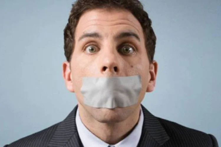 Homem_boca_tape (GettyImages)