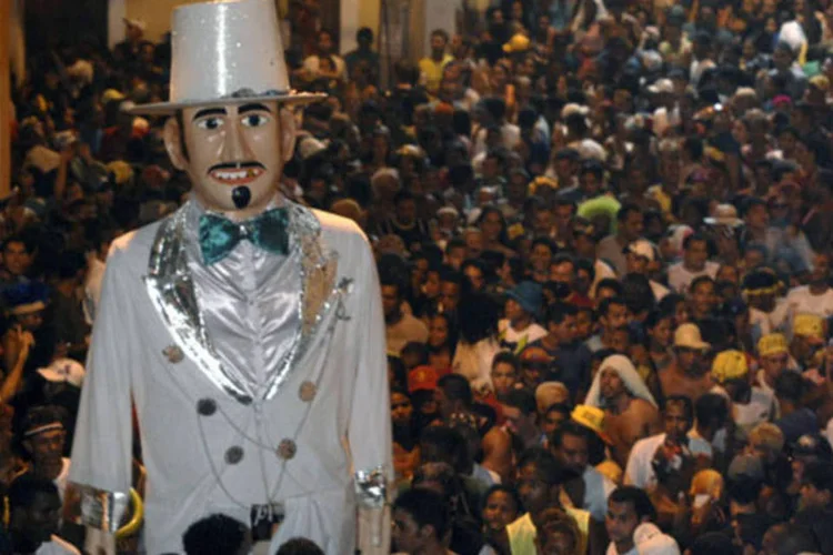 
	Boneco do Homem da Meia-Noite, em Olinda: 98% da rede hoteleira foi ocupada na cidade durante o carnaval deste ano
 (Wikimedia Commons)