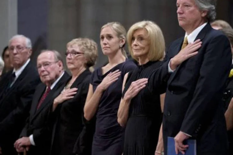 Familiares de Neil Armstrong: as cinzas do capitão da Apollo 11, que morreu em 25 de agosto por complicações resultantes de uma cirurgia cardíago, serão espalhadas no mar (©AFP / Evan Vucci)