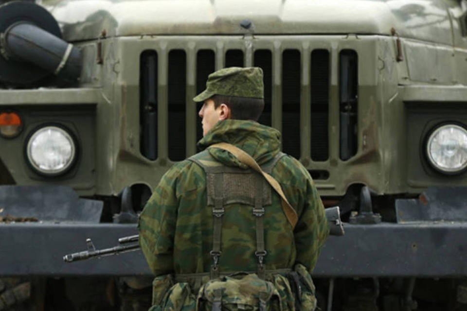 Tensões diminuem após impasse em posto militar na Crimeia