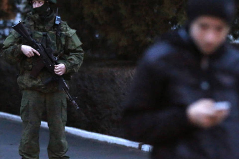 Homens armados tomam dois aeroportos em região da Ucrânia
