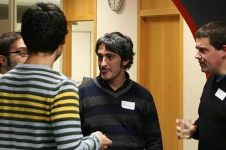 Homens durante evento profissional: networking é mais vantojoso para eles do que para elas (Creative Commons)