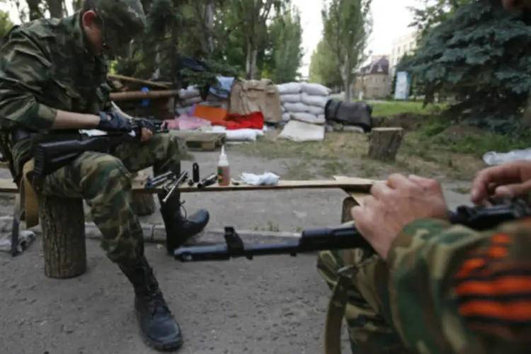 Homens pró-Rússia: mais de 500 separatistas atacaram comboio do governo (Maxim Zmeyev/Reuters)