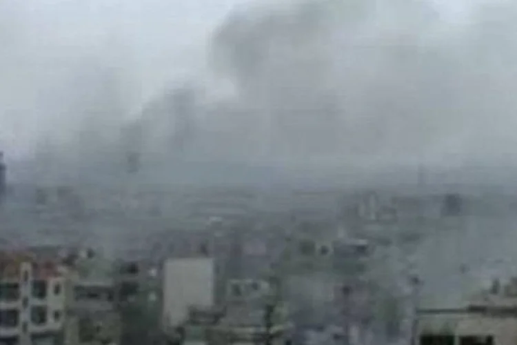 Neste humilde bairro de Homs, onde a maioria dos habitantes possui origem sunita, centenas de pessoas morreram desde o início do ano (YouTube/AFP)