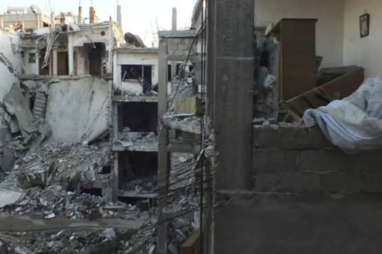
	Pr&eacute;dios destru&iacute;dos em Homs, na S&iacute;ria: combates se recrudesceram nos &uacute;ltimos dias
 (Yazan Homsy/Reuters)
