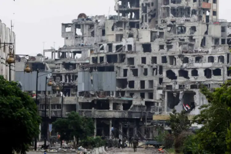 
	Cidade de Homs, na S&iacute;ria: Em Homs, os avi&otilde;es russos destru&iacute;ram &quot;uma vasta rede de t&uacute;neis refor&ccedil;ados&quot; que eram usados pelos jihadistas para entrar e sair da linha da frente do combate.
 (Khaled al-Hariri/Reuters)