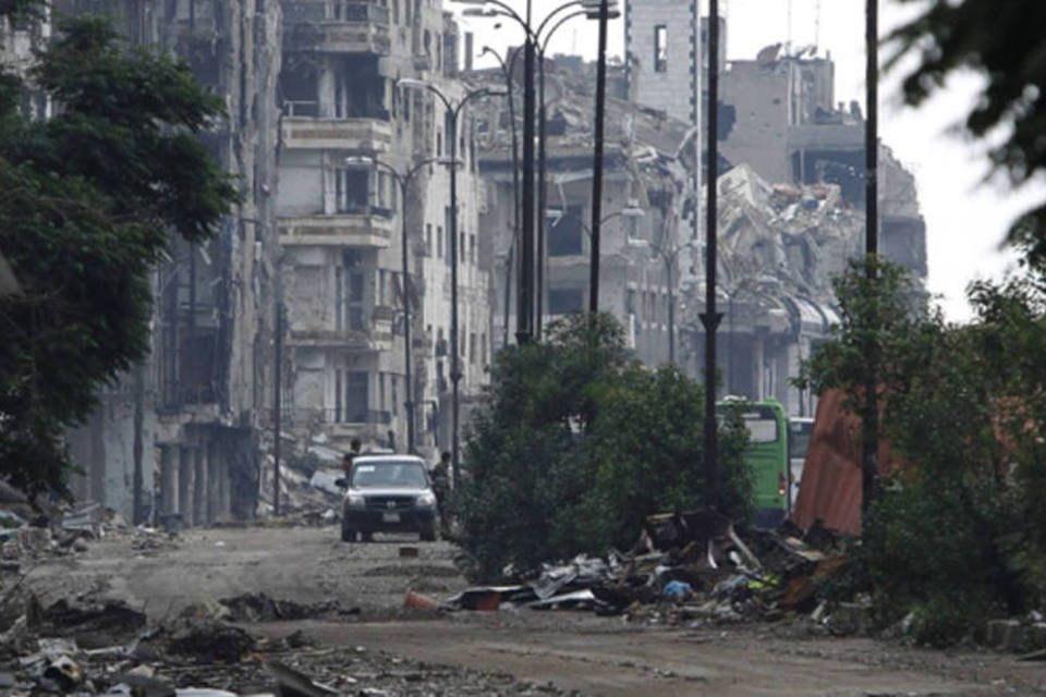 Forças do governo sírio se preparam para retomar Homs