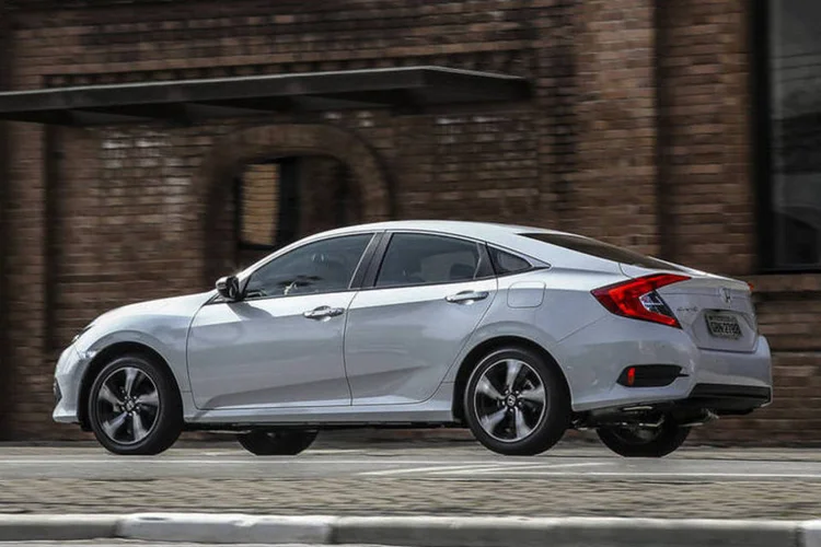 
	Honda Civic 1,5: com jeito de cup&ecirc; de quatro portas, d&eacute;cima gera&ccedil;&atilde;o do Civic aposta no conforto aliado ao desempenho para subir de categoria
 (Divulgação)