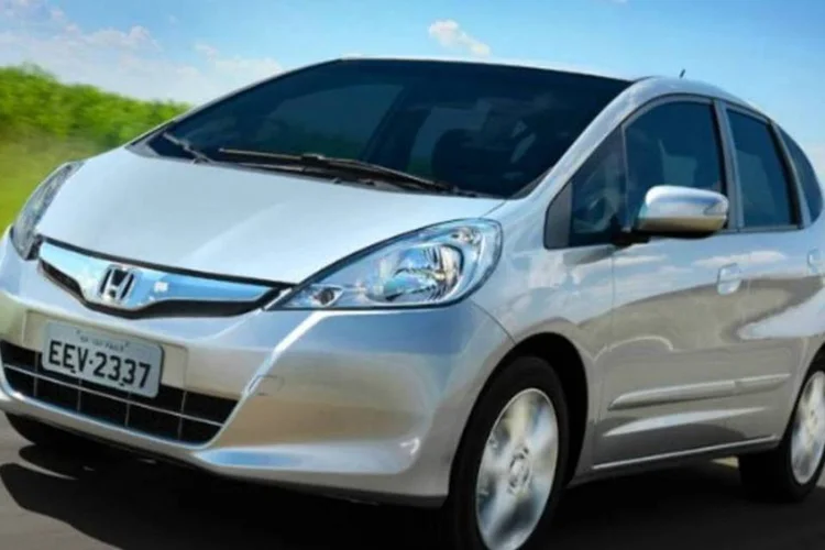 A grade é nova e as linhas da dianteira deixaram o Fit parecido com o novo Civic (Divulgação)