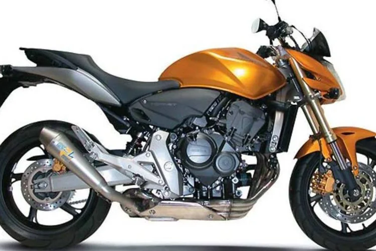 Modelo da Honda: montadora investe em treinamento de motociclistas e mecânicos (MARCO DE BARI)