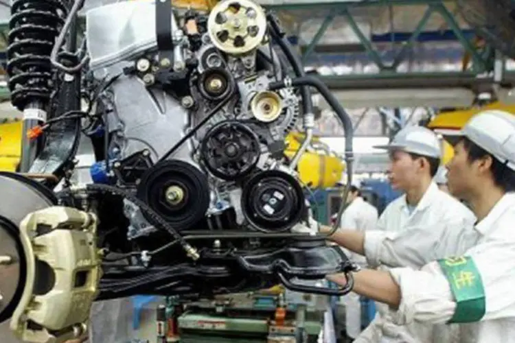 
	Trabalhadores na f&aacute;brica da Honda na cidade chinesa de Guangzhou: a empresa decidiu fechar todas as suas cinco f&aacute;bricas na China nos pr&oacute;ximos dois dias
 (Peter Parks/AFP)