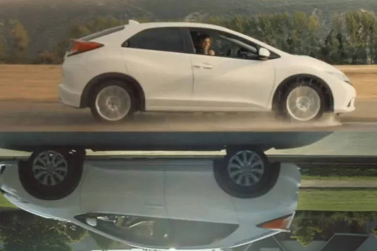 Trecho do comercial da W K para o novo Honda Civic (Reprodução)