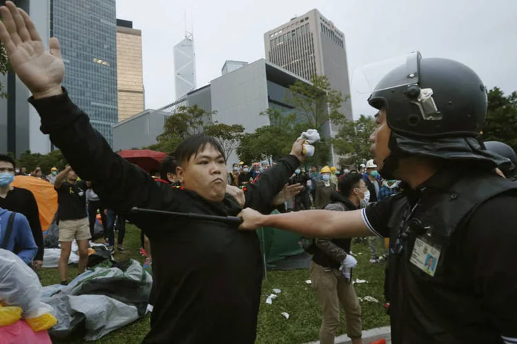 
	Protesto em Hong Kong: ativistas dizem ser improv&aacute;vel que os governantes chineses adotem uma rea&ccedil;&atilde;o agressiva
 (Bobby Yip/Reuters)