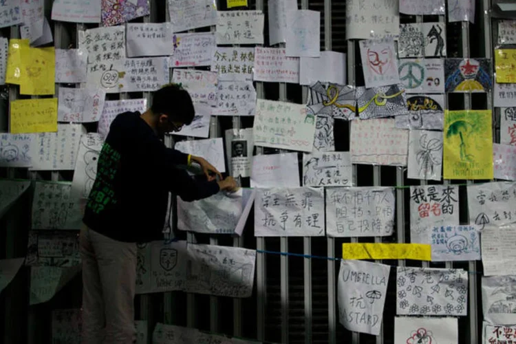 Milhares de manifestantes compareceram à zona de protesto principal neste sábado (REUTERS/Tyrone Siu)