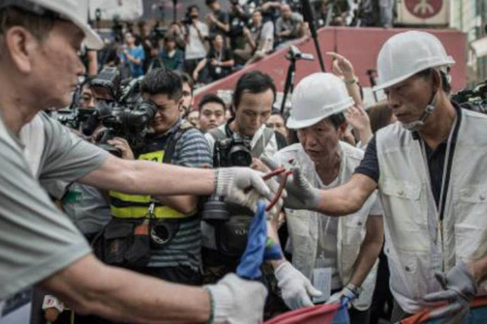 Autoridades de Hong Kong retiram barricadas