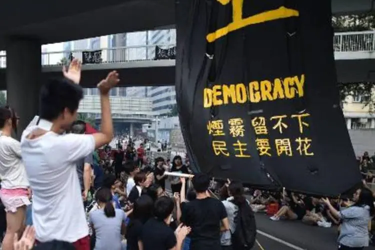 
	Manifestantes pr&oacute;-democracia nas ruas de Hong Kong
 (Philippe Lopez/AFP)