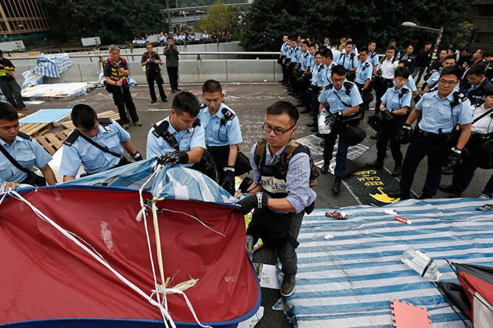 Começa remoção de acampamentos de manifestantes em Hong Kong