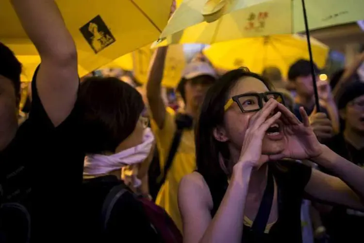 
	Centenas v&atilde;o &agrave;s ruas em Hong Kong: a pol&iacute;cia estava em alerta para evitar uma repeti&ccedil;&atilde;o dos acontecimentos do ano passado
 (REUTERS/Tyrone Siu)