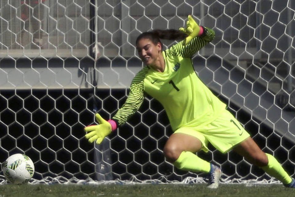 Goleira americana Hope Solo é suspensa por seis meses