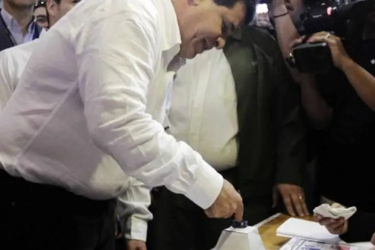 
	11 candidatos aspiram o cargo de presidente do Paraguai, embora as enquetes coloque Horacio Cartes (Partido Colorado) e Efra&iacute;n Alegre (Alian&ccedil;a Paraguai Alegre) como os favoritos
 (Jorge Adorno/Reuters)