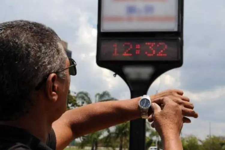 
	Rel&oacute;gio deve ser atrasado em uma hora
 (Arquivo/Agência Brasil)