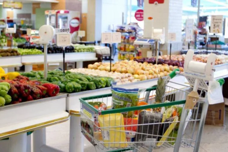 
	Varejo: a expectativa era de queda de 0,5% na compara&ccedil;&atilde;o mensal e de queda de 4,5% sobre um ano antes
 (Divulgação)