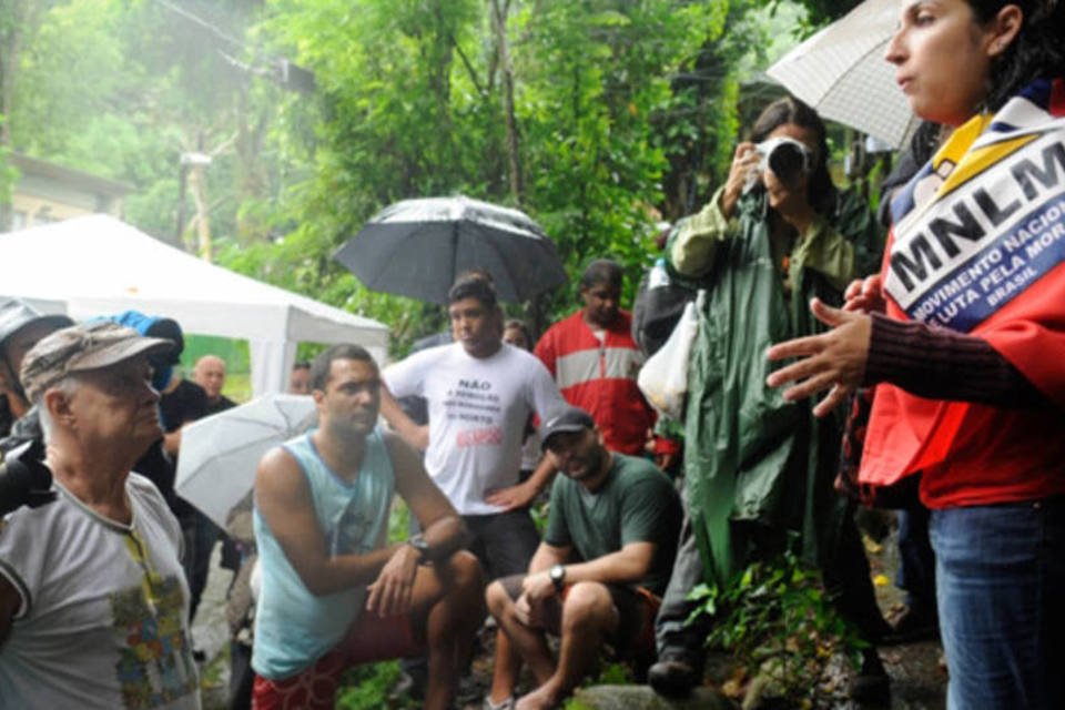 Moradores protestam contra reintegração de posse no RJ