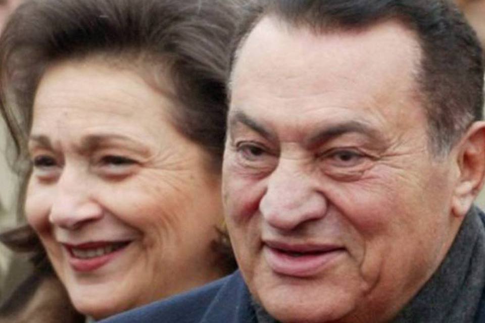 Mubarak estaria em coma após trombose, segundo fontes