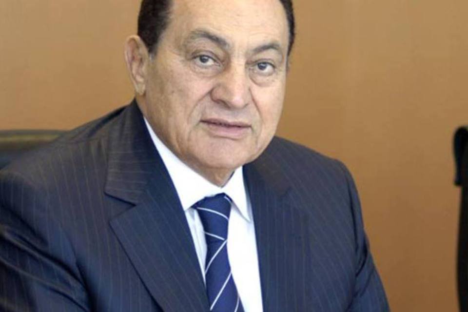 Justiça egípcia proíbe Mubarak e família de deixar o país