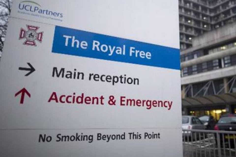 Militar britânica que contraiu ebola é repatriada