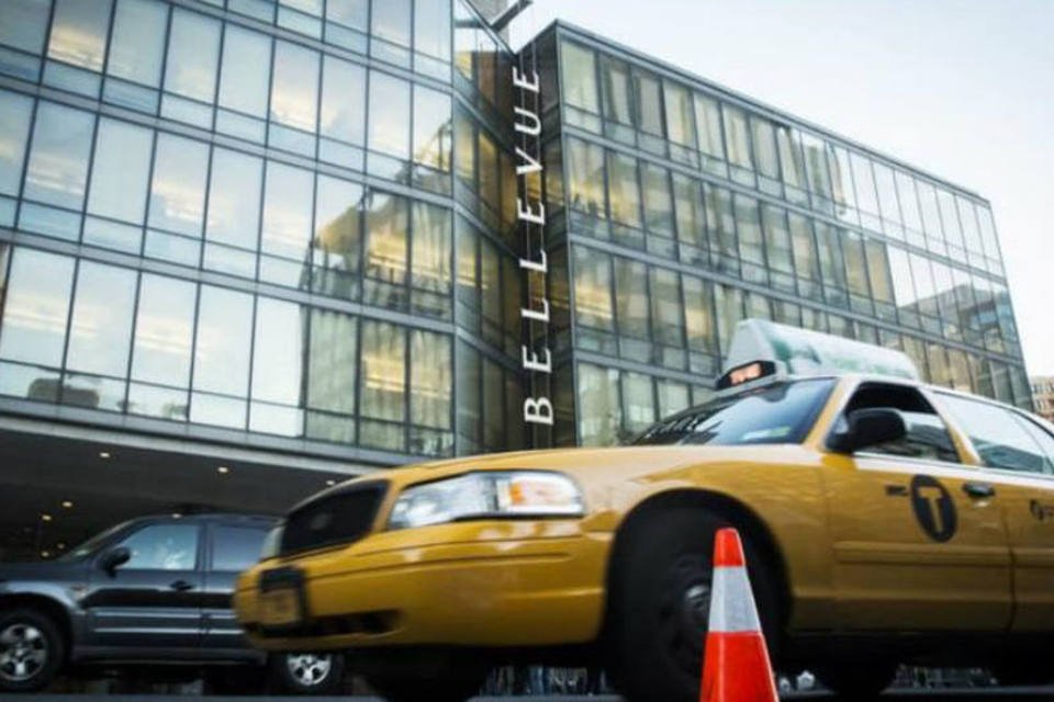 Médico internado em NY está curado do ebola e terá alta