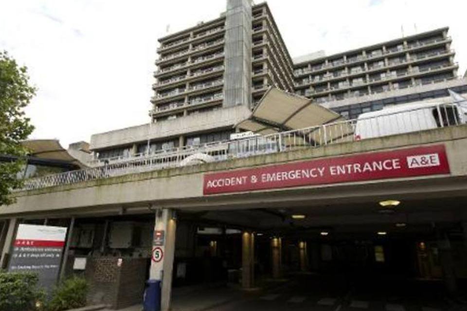 Primeiro paciente britânico com ebola recebe alta