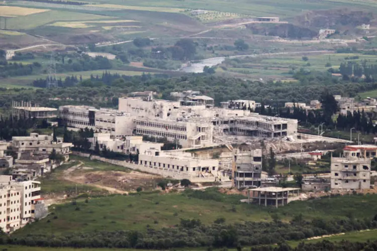 
	Vista geral do hospital tomado por insurgentes s&iacute;rios na cidade de Jisr al-Shughour
 (REUTERS/Ammar Abdullah)