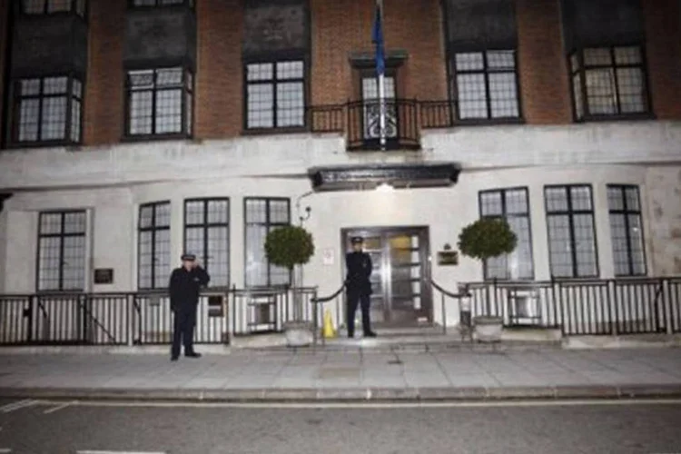 
	Fachada do hospital King Edward VII: a dire&ccedil;&atilde;o da institui&ccedil;&atilde;o &quot;lamenta profundamente&quot; o incidente e declarou que &quot;iria rever seus procedimentos para chamadas telef&ocirc;nicas&quot;
 (Justin Tallis/AFP)